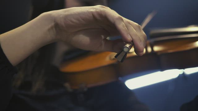 音乐演奏|拉小提琴特写镜头素材